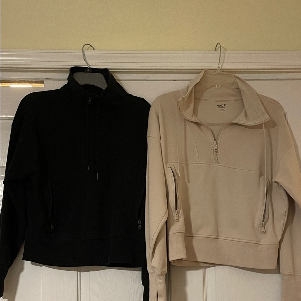Old Navy Active Dynamic Fleece quarter zip Pullover - Cream and black.